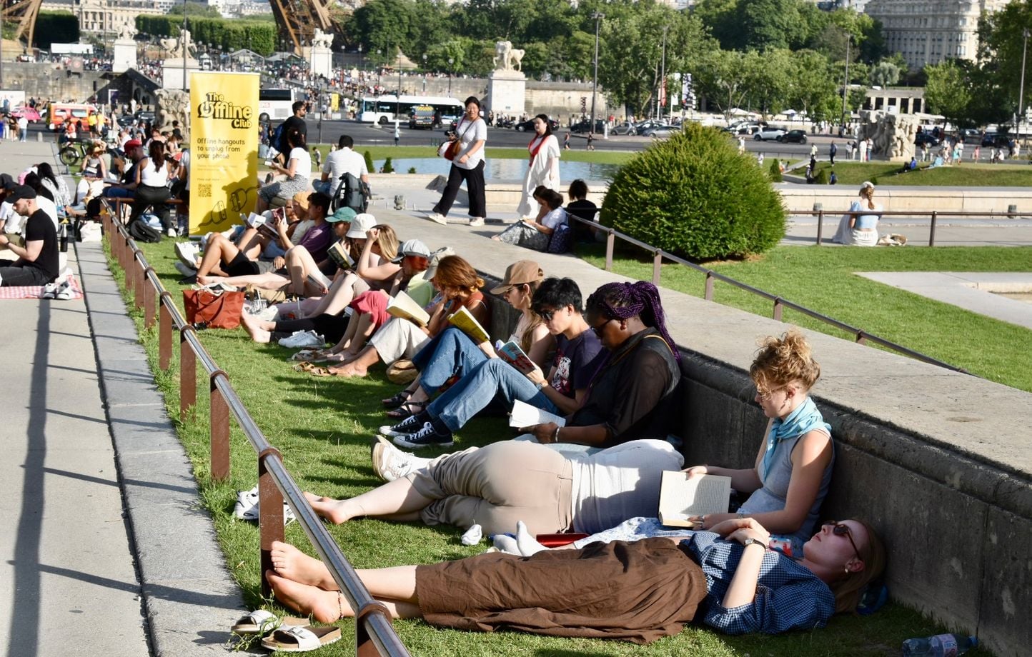 “Leí tres páginas”… Fiestas de lectura, cuando leer en público se convierte en una forma de alejarse del smartphone “Leí tres páginas”… Fiestas de lectura, cuando leer en público se convierte en una forma de alejarse del smartphone